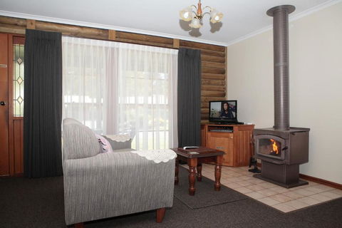 Halls Gap Log Cabins - Holiday Byron Bay 2