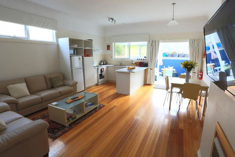 At The Beach & Not Quite At The Beach Holiday Cottages Stanley - Holiday Byron Bay 5