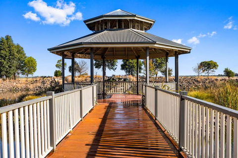 Quality Suites Point Cook Seasons 5 - Holiday Byron Bay 3