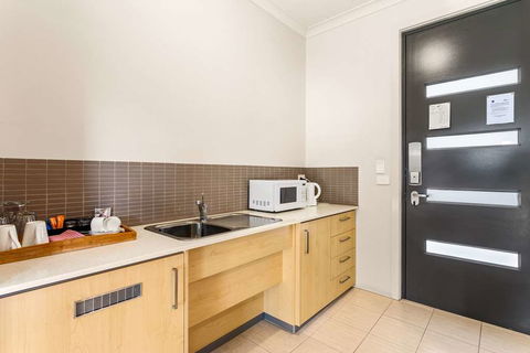 Quality Suites Point Cook Seasons 5 - Holiday Byron Bay 8