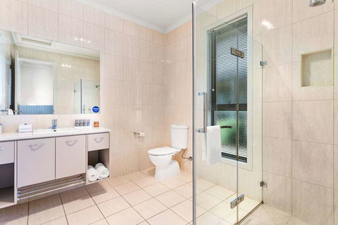 Quality Suites Point Cook Seasons 5 - Holiday Byron Bay 9