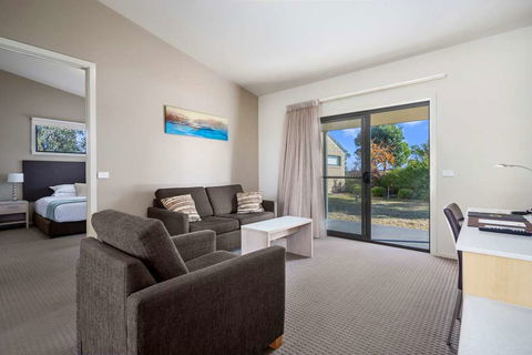 Quality Suites Point Cook Seasons 5 - Holiday Byron Bay 10