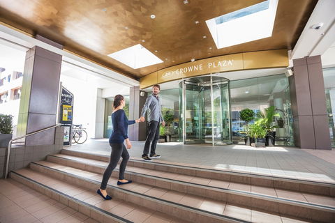 Crowne Plaza Canberra - Holiday Byron Bay 0