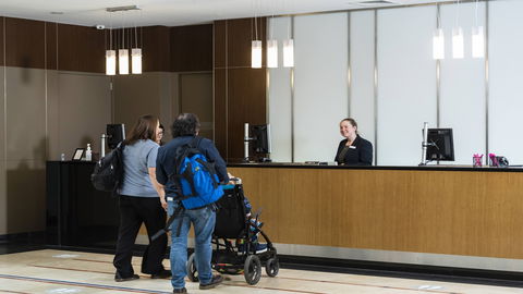 Crowne Plaza Canberra - Holiday Byron Bay 3