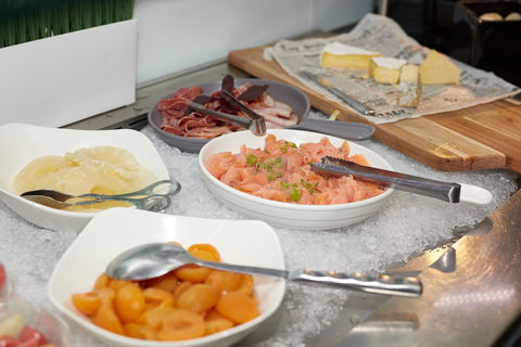 Crowne Plaza Canberra - Holiday Byron Bay 12