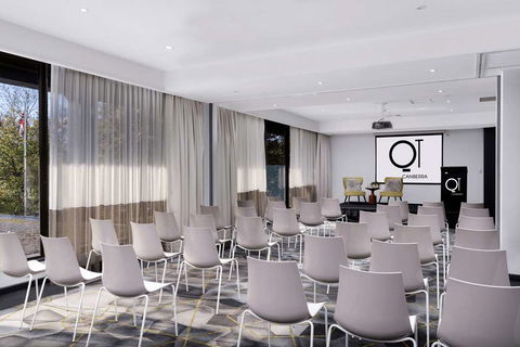 QT Canberra - Holiday Byron Bay 9