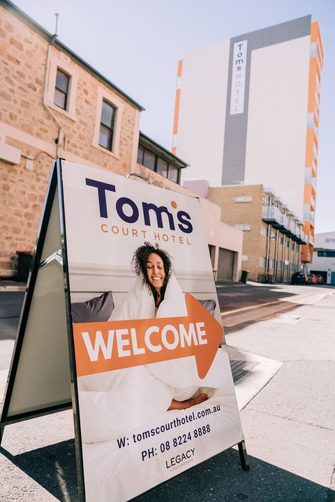 Tom's Court Hotel - Holiday Byron Bay 2