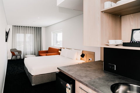 Tom's Court Hotel - Holiday Byron Bay 10