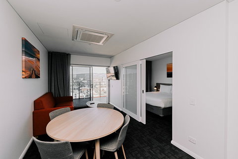 Tom's Court Hotel - Holiday Byron Bay 13