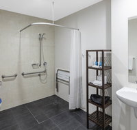 Meriton Serviced Apartments North Sydney - Holiday Byron Bay