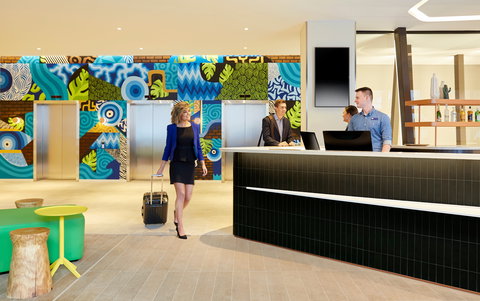 Holiday Inn Express Adelaide City Centre - Holiday Byron Bay 2