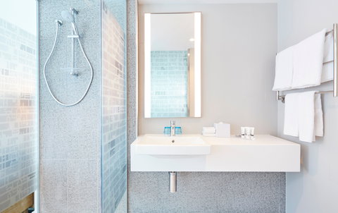 Holiday Inn Express Adelaide City Centre - Holiday Byron Bay 8