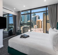 Meriton Suites Sussex Street Sydney - Holiday Byron Bay