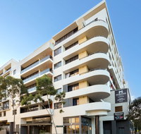 Meriton Suites Waterloo - Holiday Byron Bay