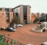 Desert Cave Hotel - Holiday Byron Bay