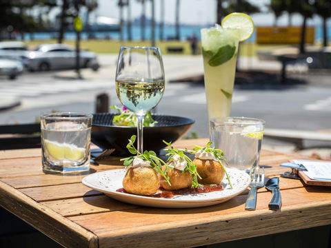 Novotel Geelong - Holiday Byron Bay 2
