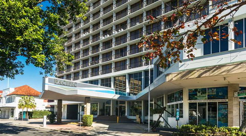 Pacific Hotel Cairns - Holiday Byron Bay 1