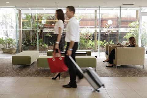 Rydges Esplanade Resort Cairns - Holiday Byron Bay 2