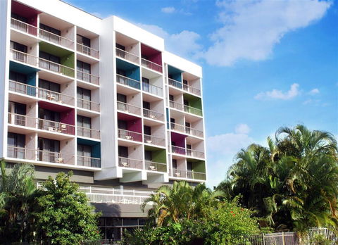 Cairns Plaza Hotel - Holiday Byron Bay 0