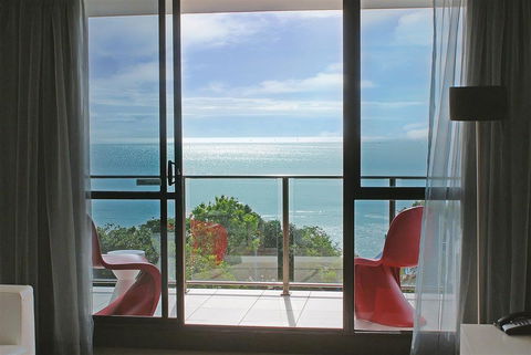 Cairns Plaza Hotel - Holiday Byron Bay 1