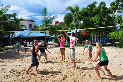 Nomads Cairns Backpackers Resort - Holiday Byron Bay 0