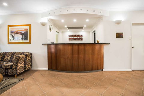 Karratha Central Apartments - Holiday Byron Bay 1