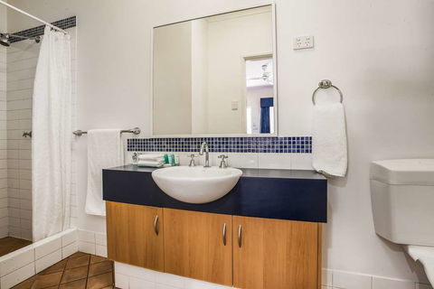 Karratha Central Apartments - Holiday Byron Bay 2