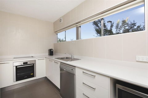 Forrest Hotel & Apartments - Holiday Byron Bay 1