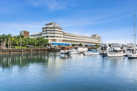 Shangri-La Hotel, The Marina - Holiday Byron Bay 0