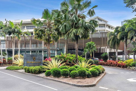 Shangri-La Hotel, The Marina - Holiday Byron Bay 1