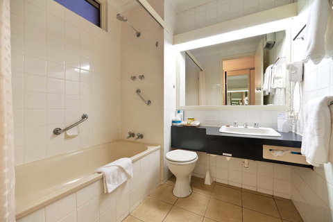 Beachfront Voyager Motor Inn - Holiday Byron Bay 1