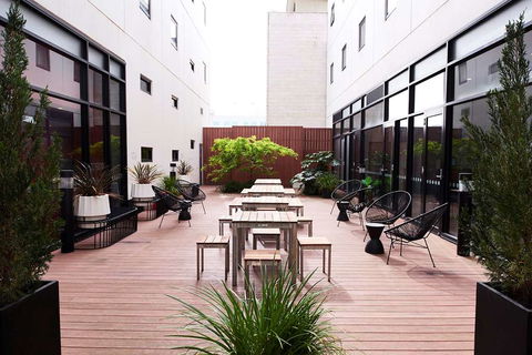 Essence Hotel Carlton - Holiday Byron Bay 1