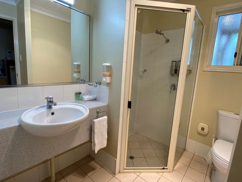 Gayndah Colonial Motor Inn - Holiday Byron Bay 2