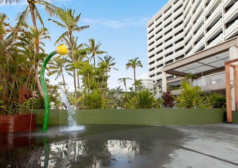 Rydges Esplanade Resort Cairns - Holiday Byron Bay 1