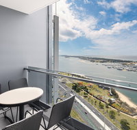 Meriton Suites Southport - Holiday Byron Bay