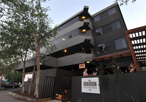 Townhouse Hotel, Wagga - Holiday Byron Bay 1