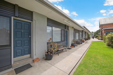 Hamilton Lakeside Motel - Holiday Byron Bay 0