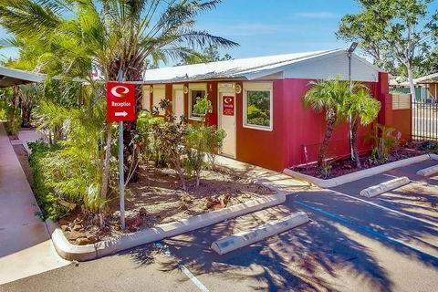 Econo Lodge Karratha - Holiday Byron Bay 3