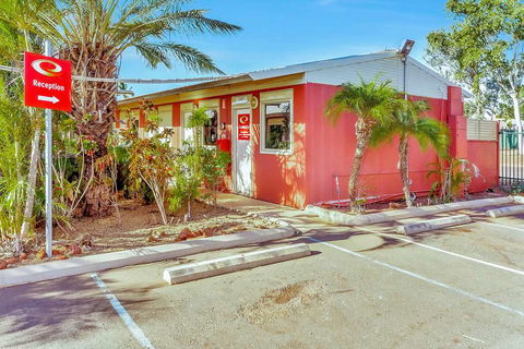 Econo Lodge Karratha - Holiday Byron Bay 4