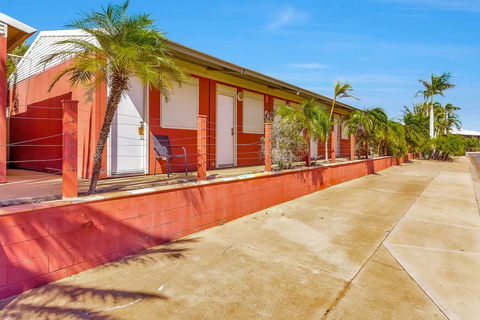 Econo Lodge Karratha - Holiday Byron Bay 5