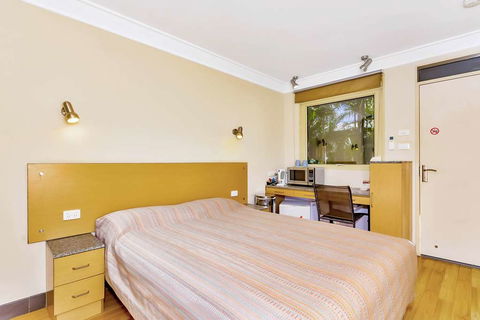 Econo Lodge Karratha - Holiday Byron Bay 7