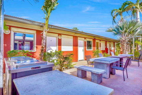 Econo Lodge Karratha - Holiday Byron Bay 12