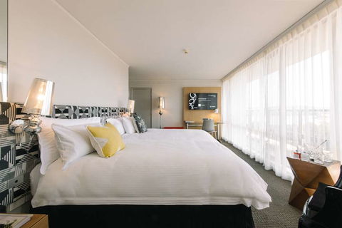 QT Canberra - Holiday Byron Bay 6