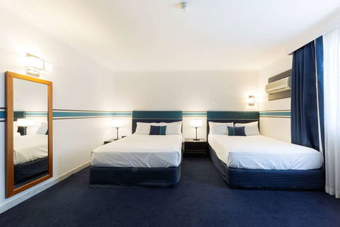 Ramada By Wyndham Diplomat Canberra - Holiday Byron Bay 7