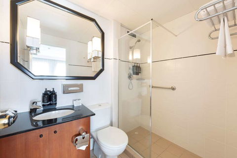 Ramada By Wyndham Diplomat Canberra - Holiday Byron Bay 10