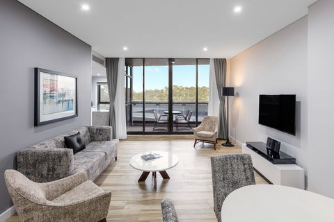 Meriton Suites Church Street, Parramatta - Holiday Byron Bay 11