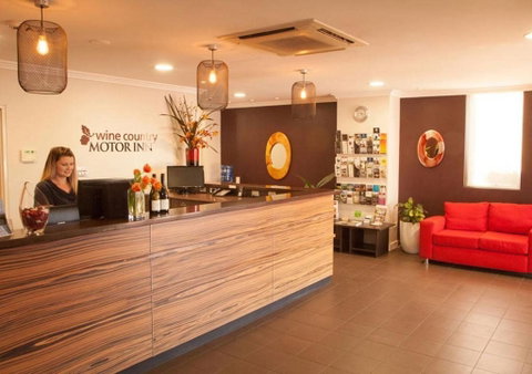 Wine Country Motor Inn - Holiday Byron Bay 1