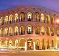 Largs Pier Hotel - Holiday Byron Bay