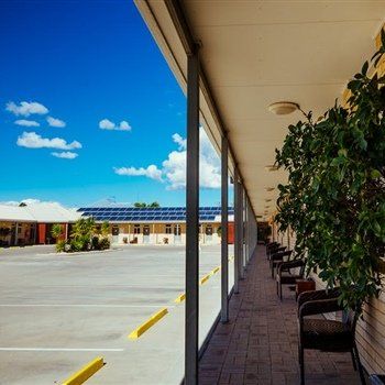 MAS Country Club Motor Inn - Holiday Byron Bay 2