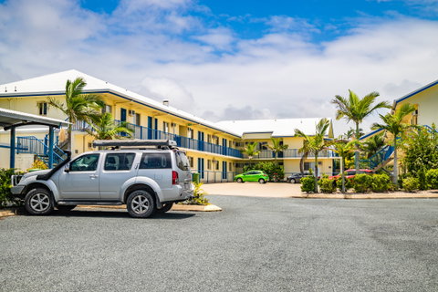 Mackay Seabreeze Apartments - Holiday Byron Bay 0